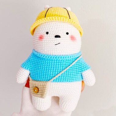 Orso Bianco Con Abiti Amigurumi Schema PDF Gratis (1)