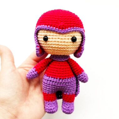Magneto Bambola Amigurumi PDF Schema Gratis (1)
