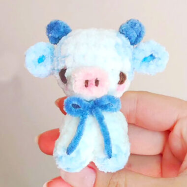 Portachiavi Blu Mucca Amigurumi PDF Schema Gratis (1)