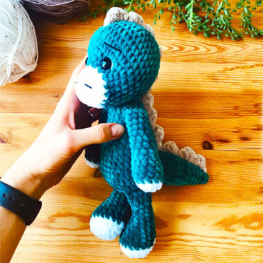 Dinosauro di peluche Amigurumi Schema PDF Gratis (1)