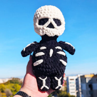 Bambola Scheletro Schema di Uncinetto PDF Gratis (1)