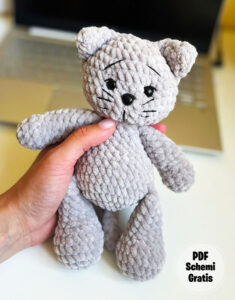 TOYMIS Gatto Portafortuna All'Uncinetto Con Cappello Da Strega – Amigurumi In Lana, 7,5x11 Cm, Per Decorazione Halloween E Regalo