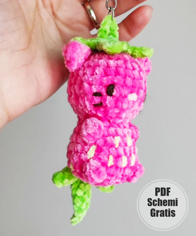 Portachiavi Gatto Fragola Amigurumi Schema Gratis (1)